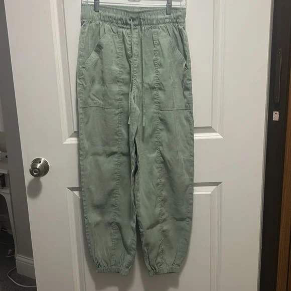 Abercrombie & Fitch Light Green Drapey Utility Jogger - Picture 2 of 4